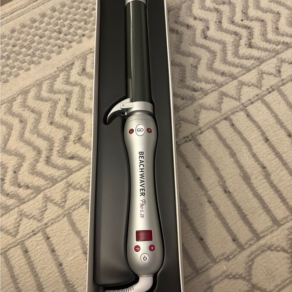 The Beachwaver Co. Pro 1.25 Rotating Curling Iron